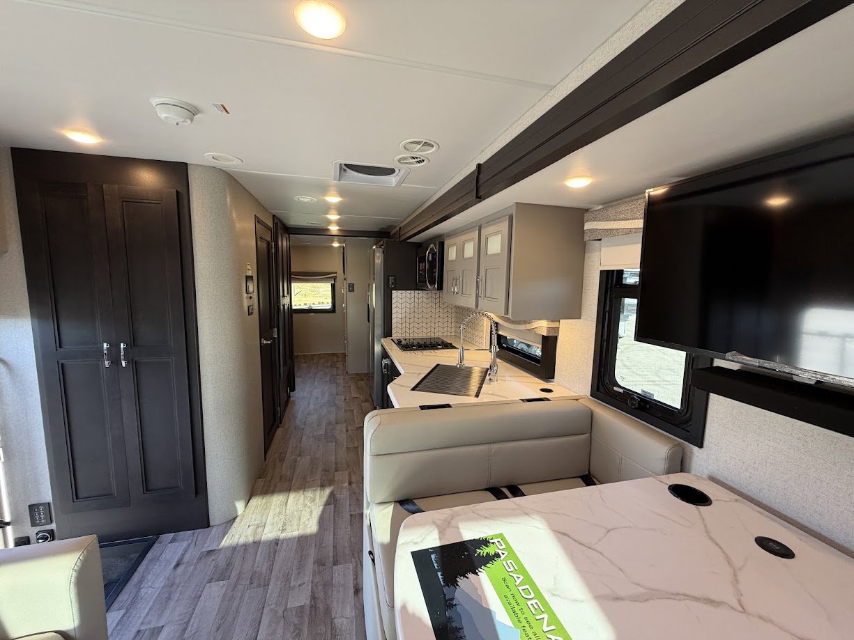 2026 THOR MOTOR COACH PASADENA 34XG - Image 11