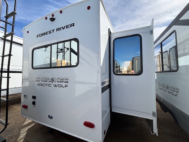 2026 CHEROKEE ARCTIC WOLF 289PANO - Image 4