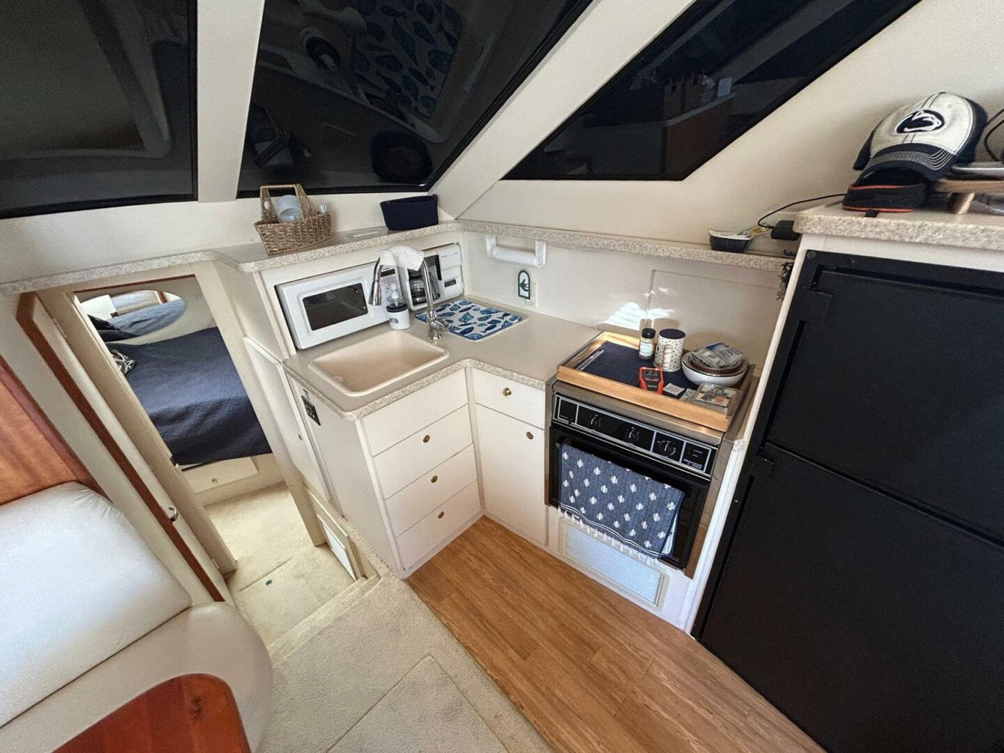 2000 Silverton 352 Motor Yacht - Image 26