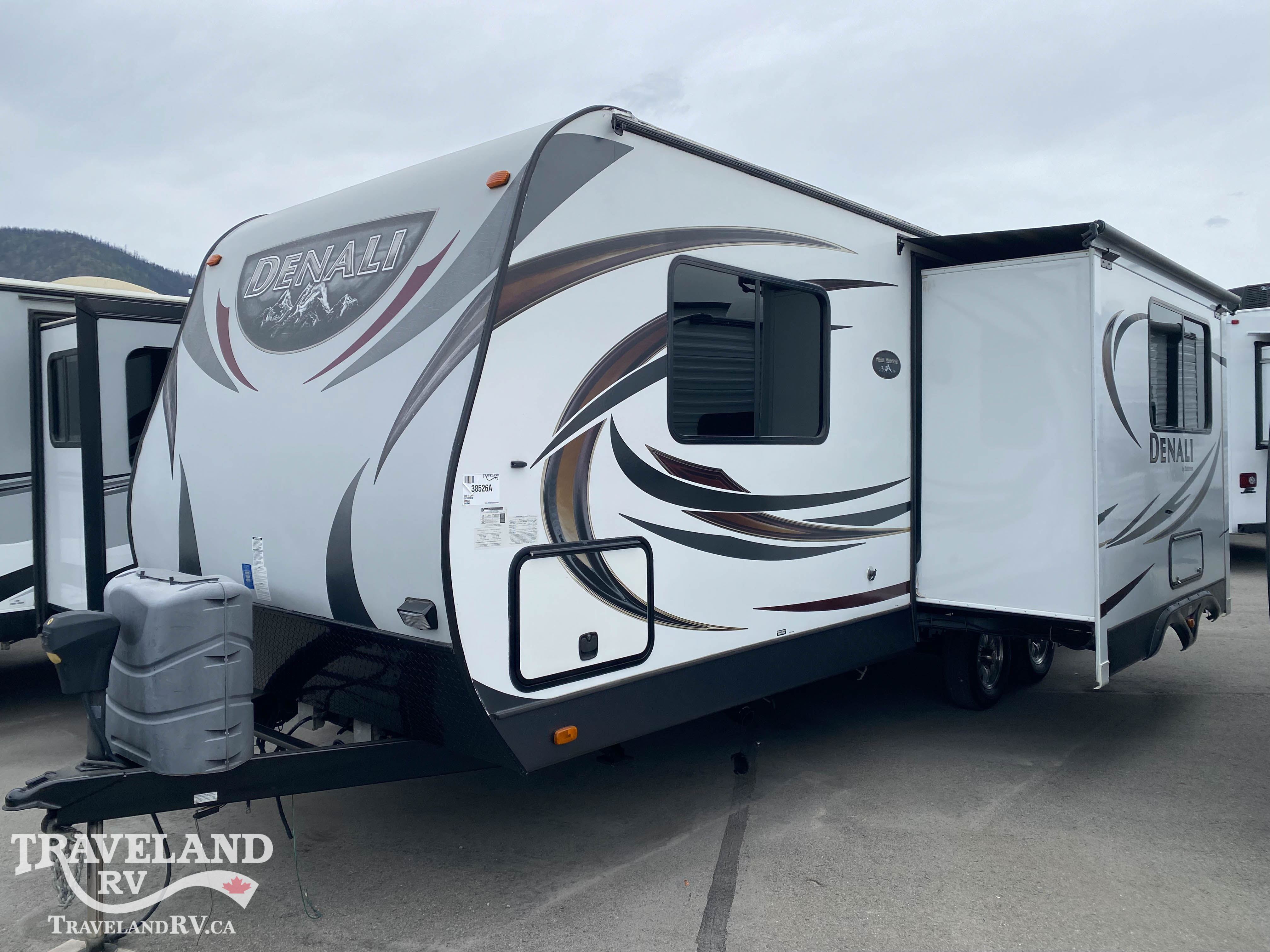 2014 Dutchmen Denali 2461RK Trail Edition - Image 3