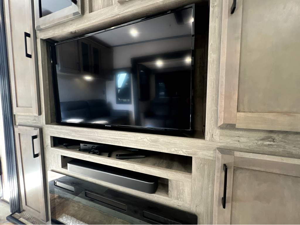 2021 KZ RV DURANGO 321RLT - Image 11