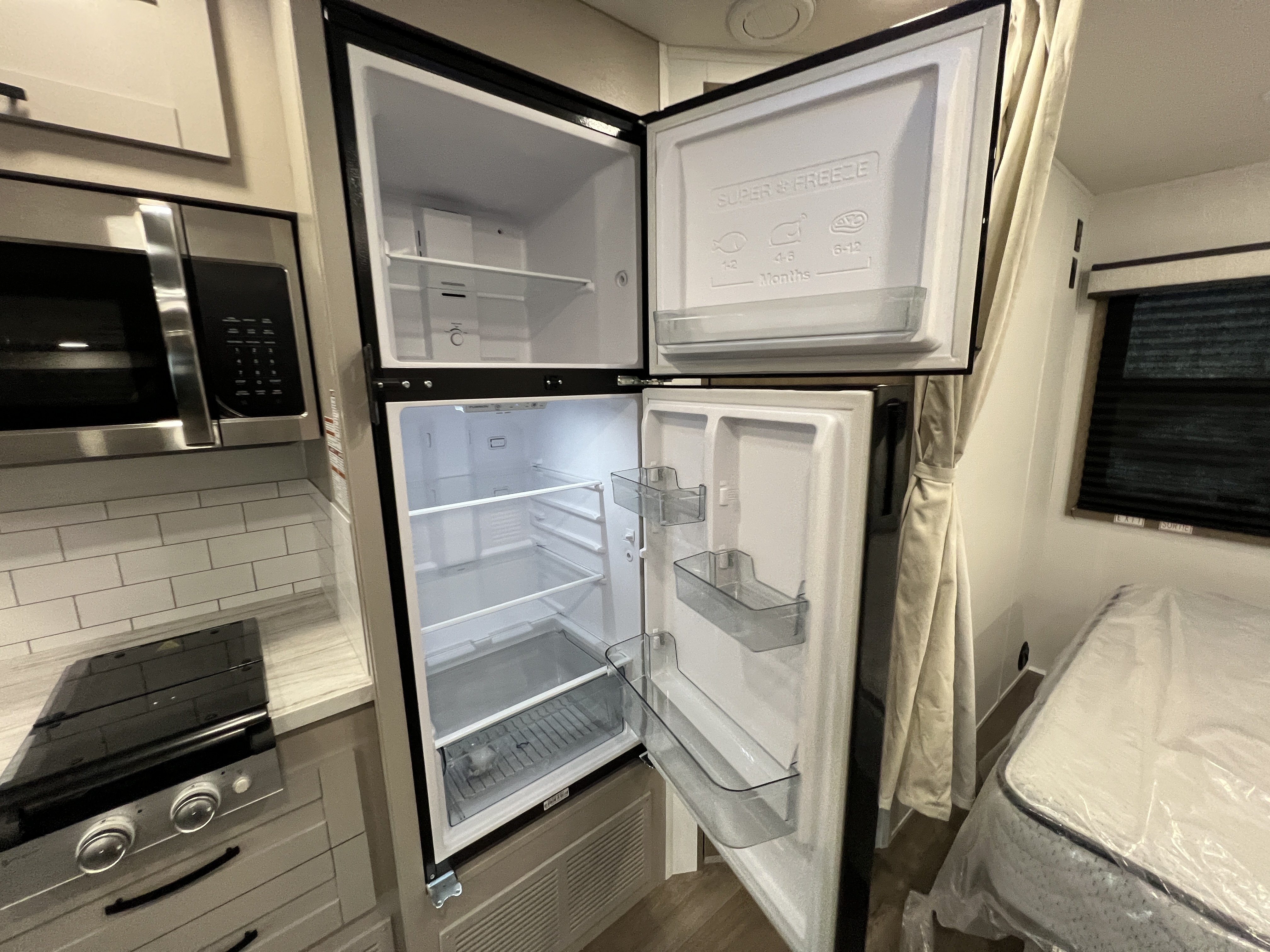 2027 Jayco Melbourne 24L - Image 31
