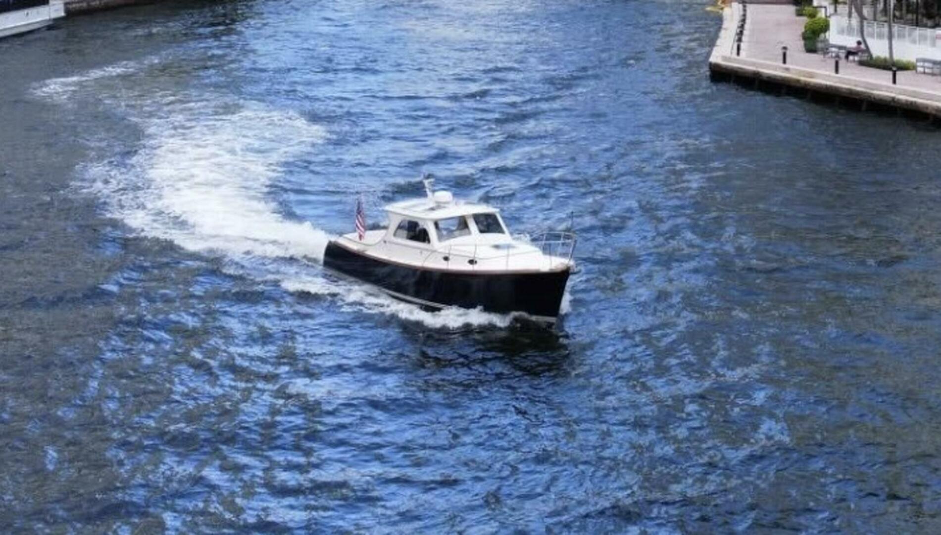 2003 Hinckley 36 Picnic Boat EP - Image 2