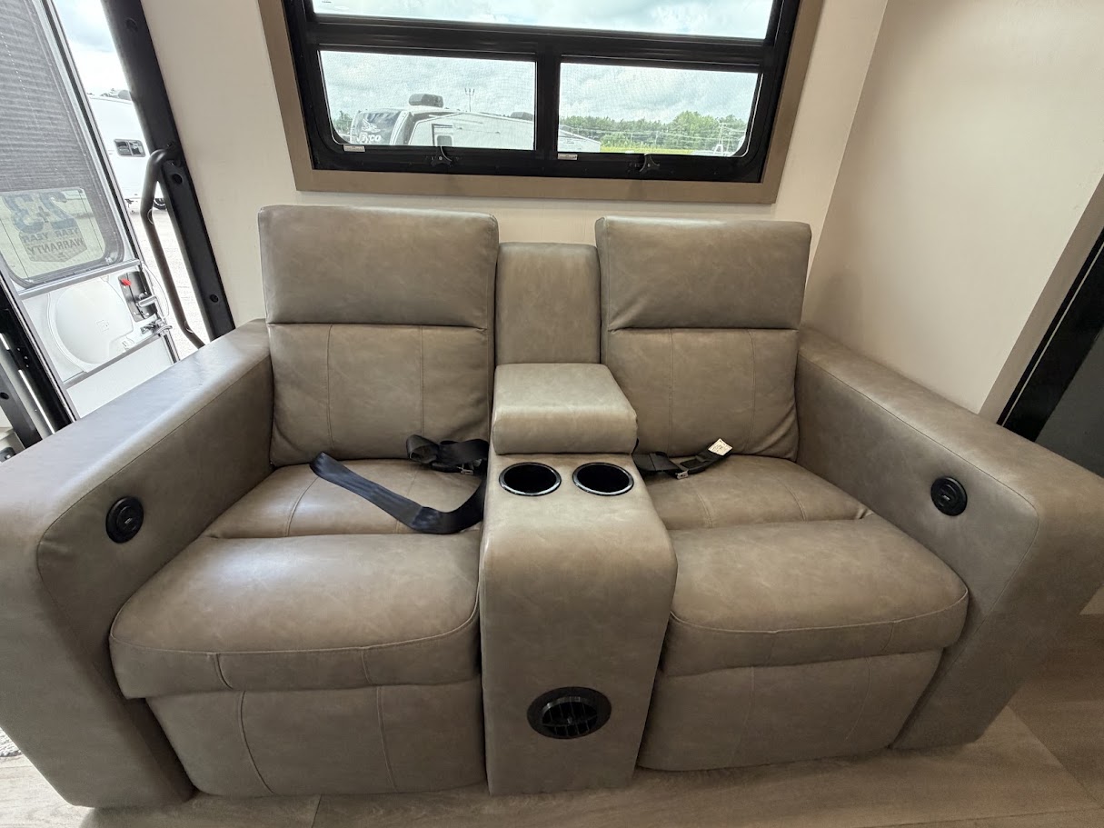 2027 JAYCO GREYHAWK XL 32U - Image 23