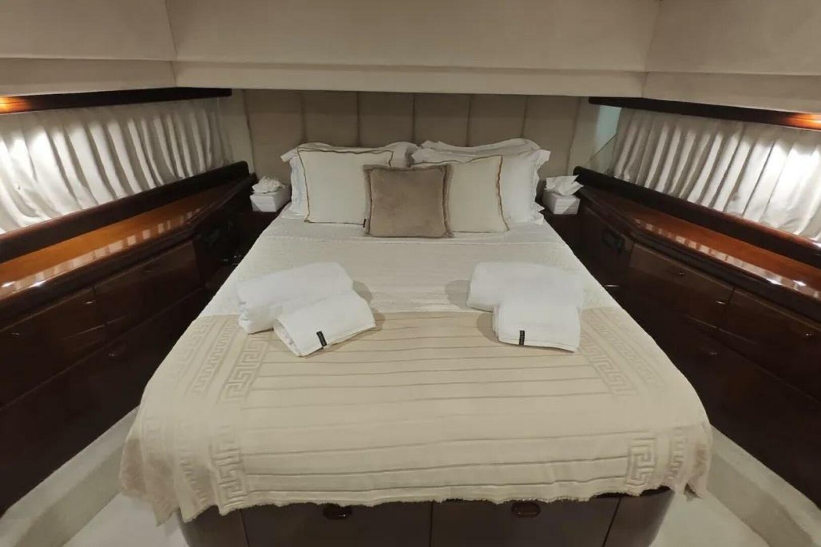 2002 Ferretti Yachts 720 - Image 9