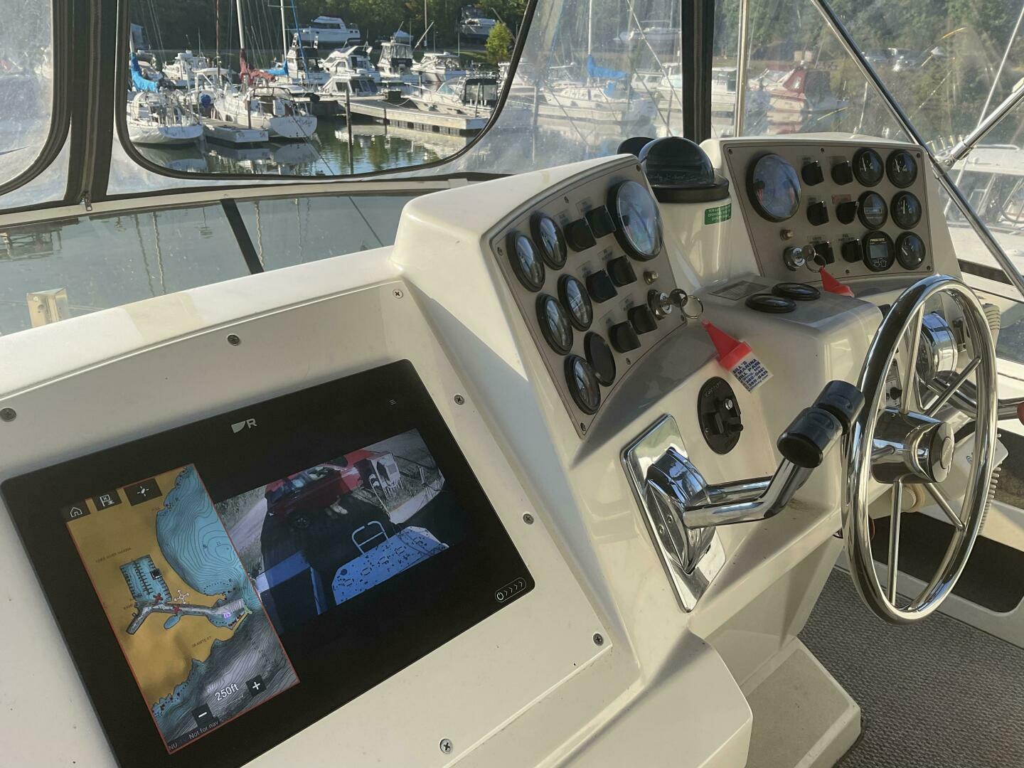 1998 Carver 355 Aft Cabin - Image 8