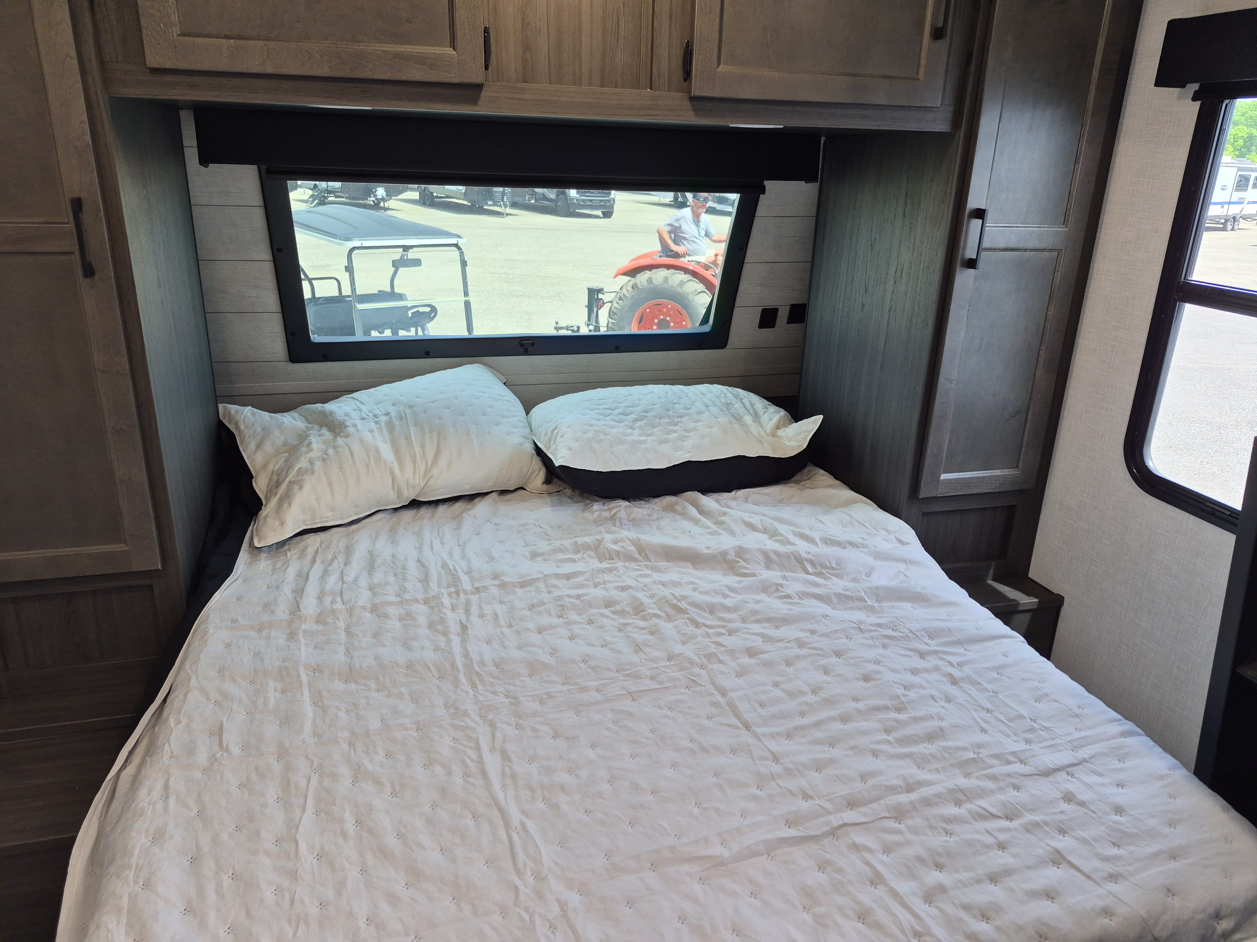 2026 VENTURE RV SPORTTREK 271VBH - Image 29