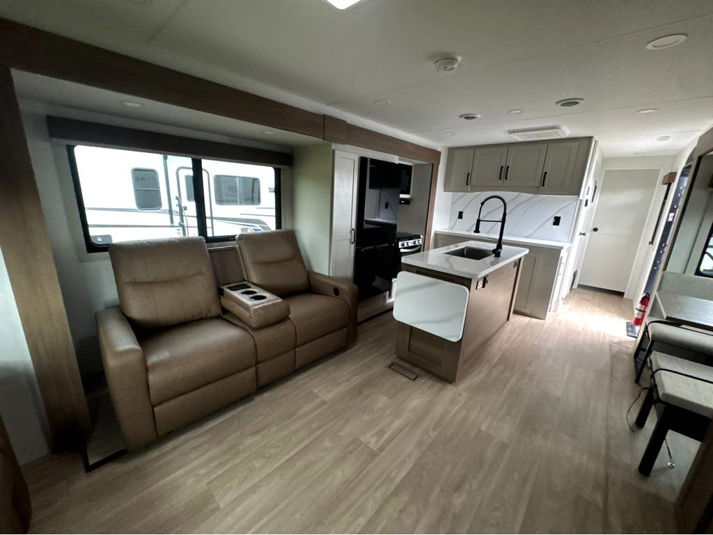 2027 VENTURE RV SPORTTREK 343VIK - Image 13