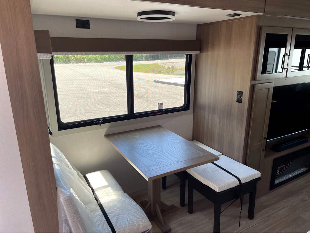 2027 VENTURE RV SPORTTREK 353VIK - Image 10