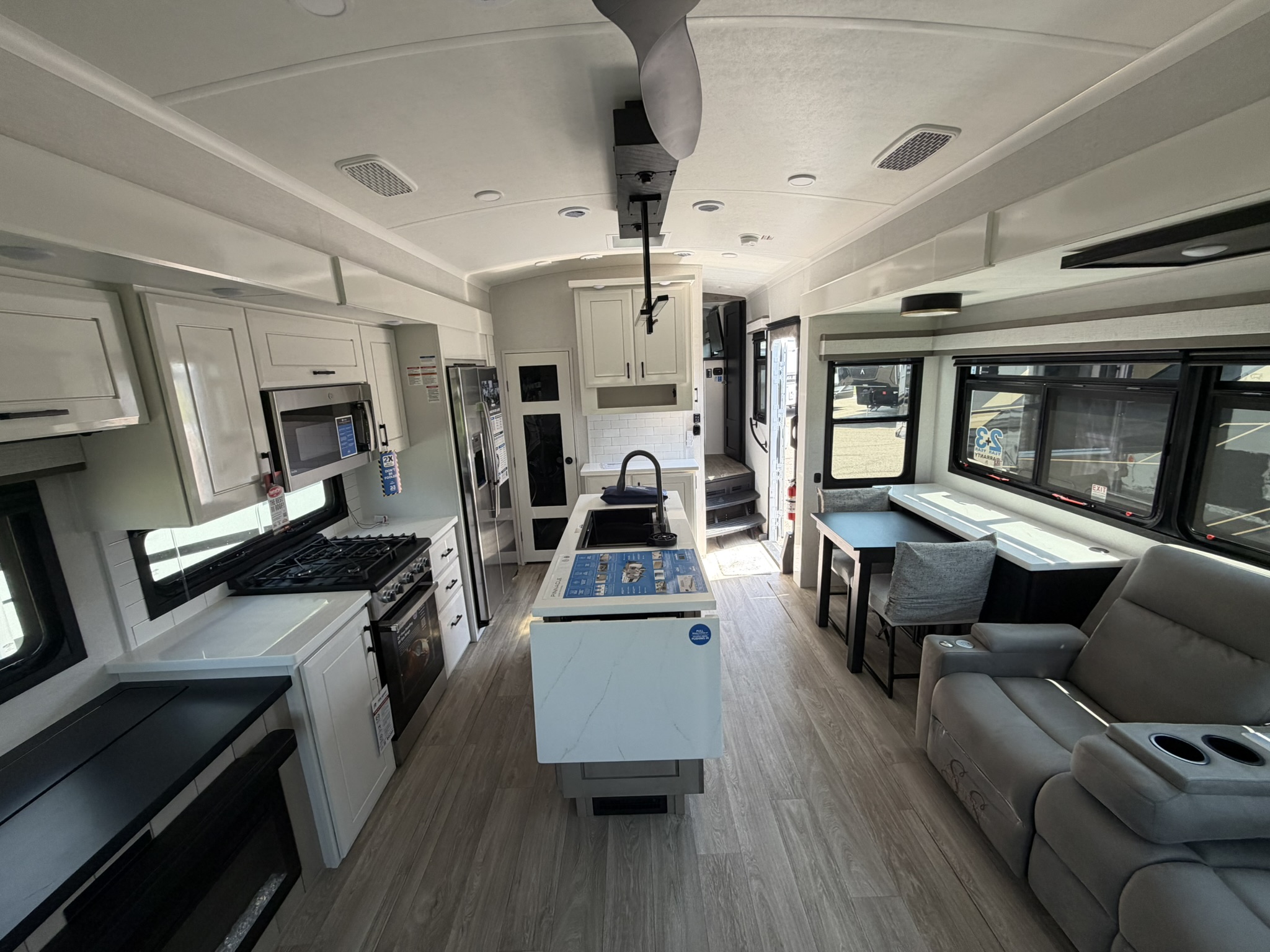 2027 JAYCO PINNACLE 32RLTS - Image 28