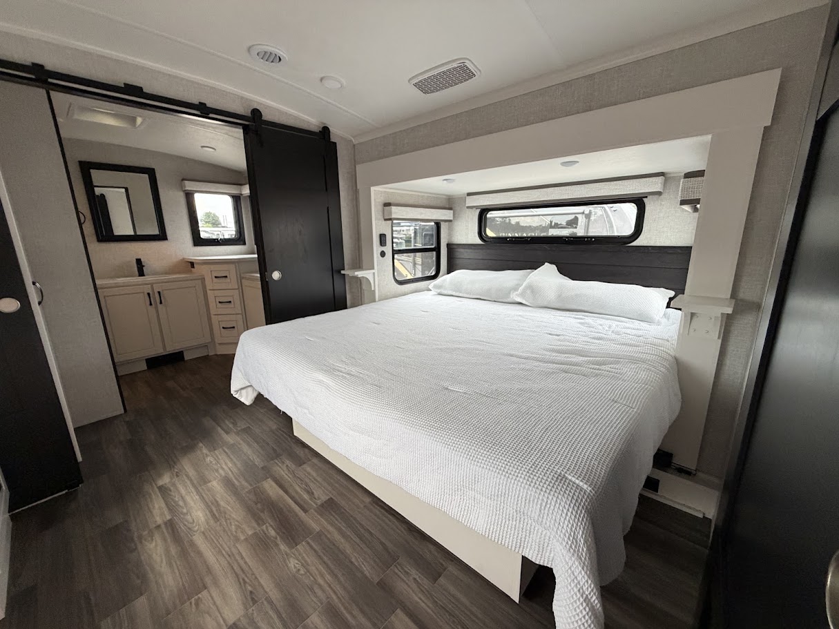 2025 JAYCO NORTH POINT 382FLRB - Image 32