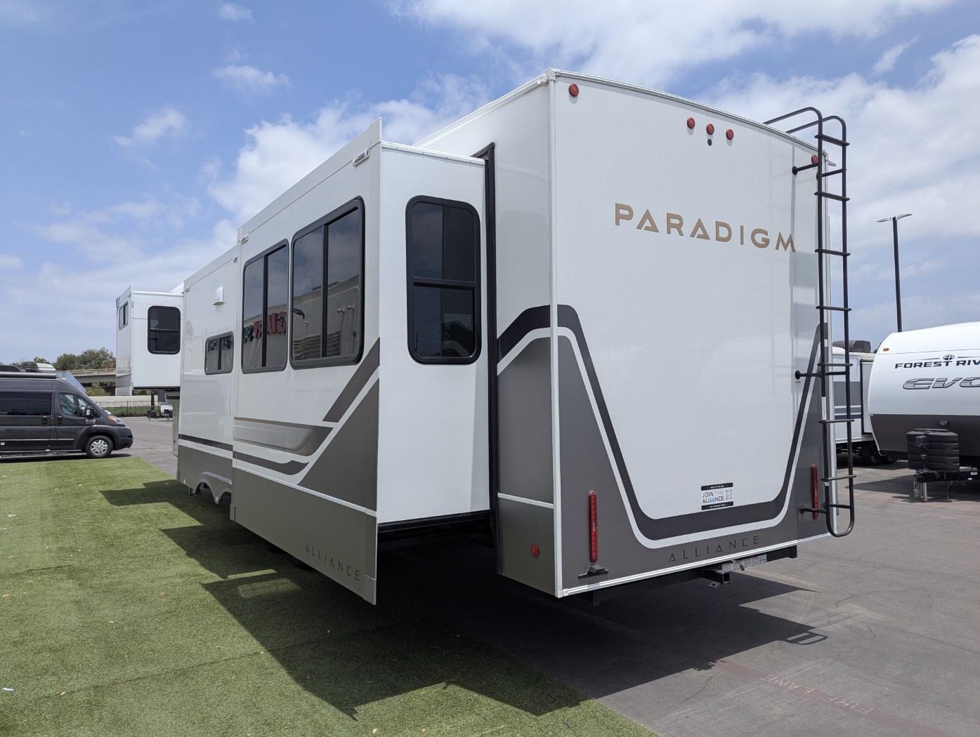 2025 Alliance RV Paradigm 375RD - Image 6