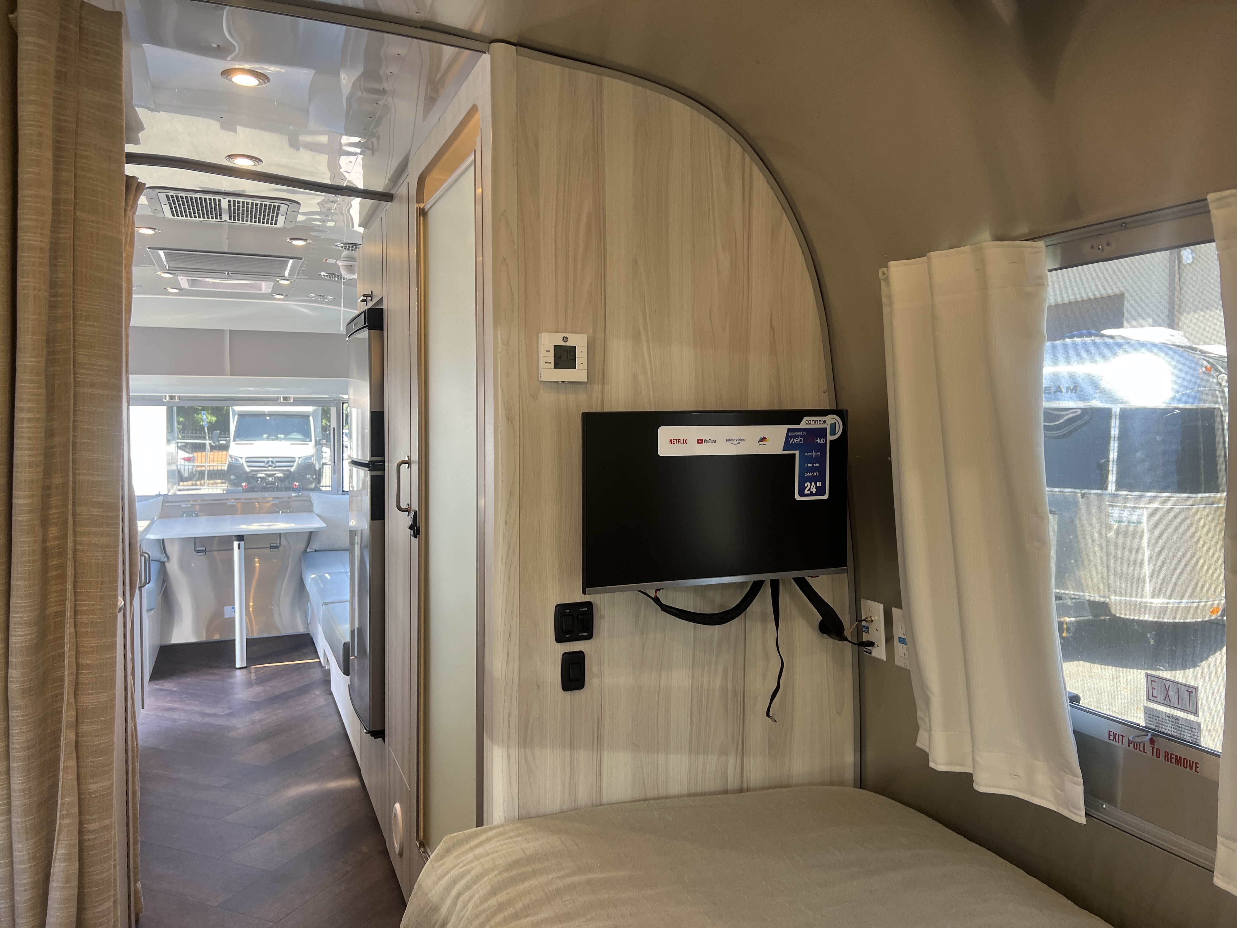 2026 Airstream International 25FB - Image 13