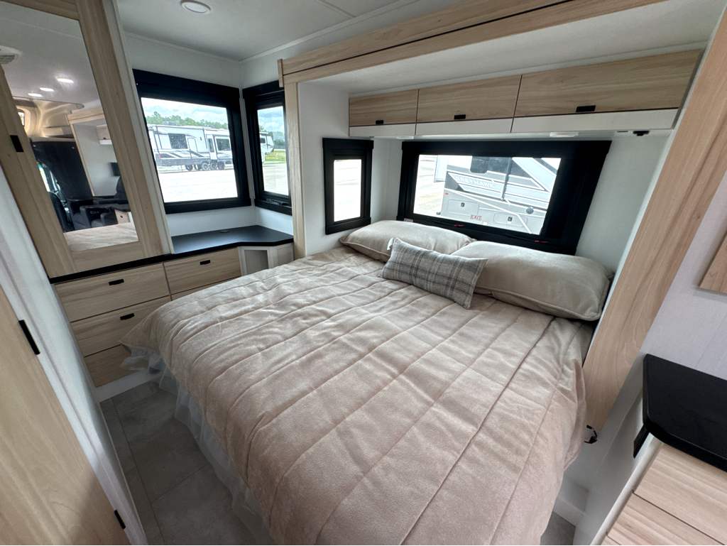 2027 JAYCO MELBOURNE PRESTIGE 25LP - Image 13