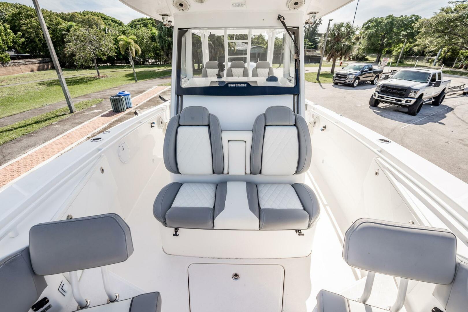 2021 Everglades 335 Center Console - Image 13