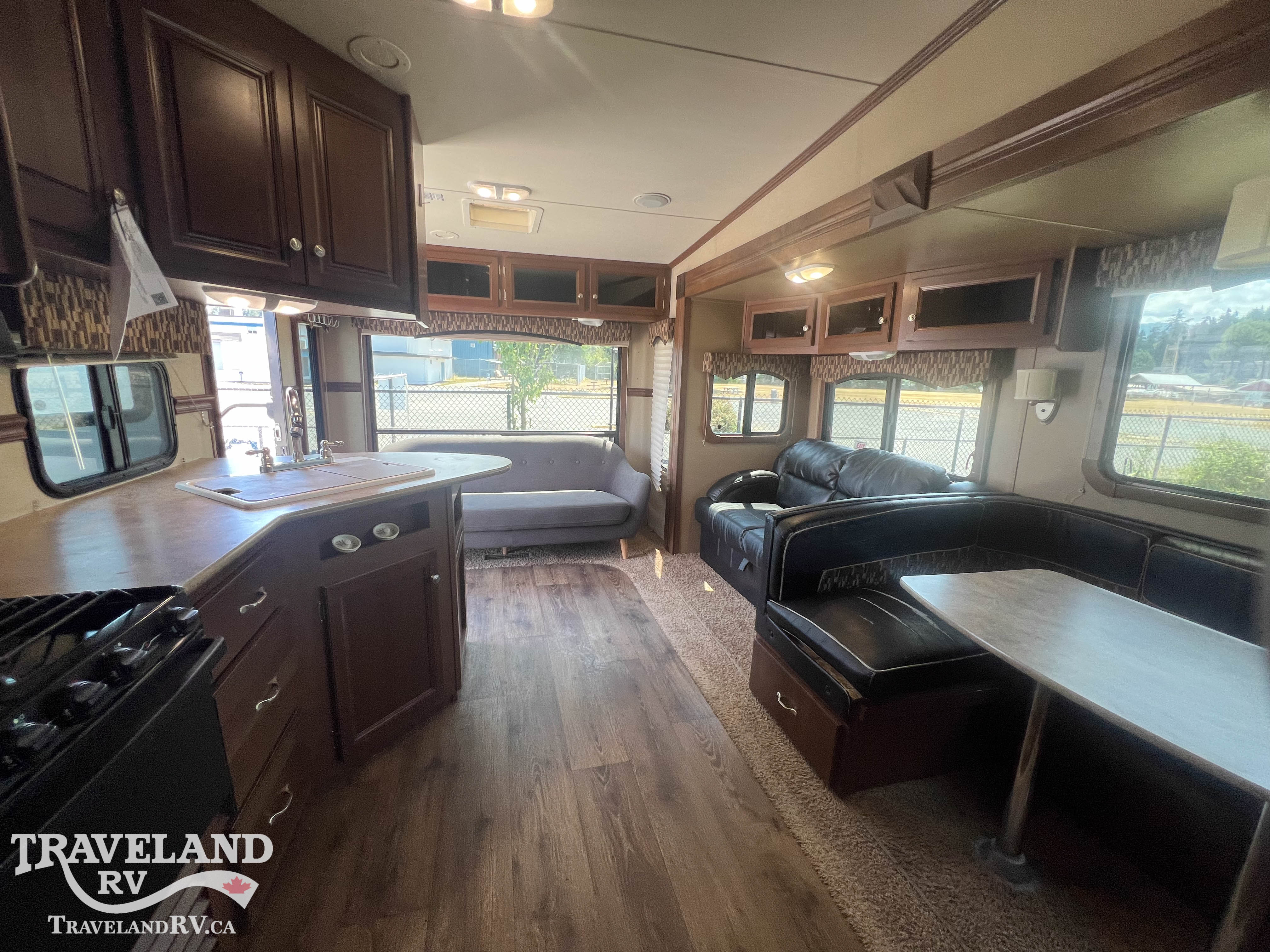 2014 Dutchmen Denali 2625RL Trail Edition - Image 4