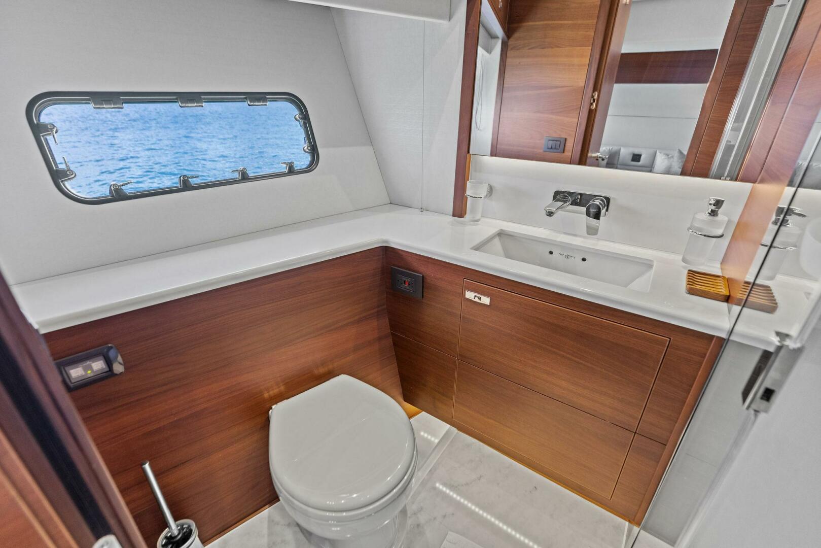 2018 Princess Y75 Motor Yacht - Image 40