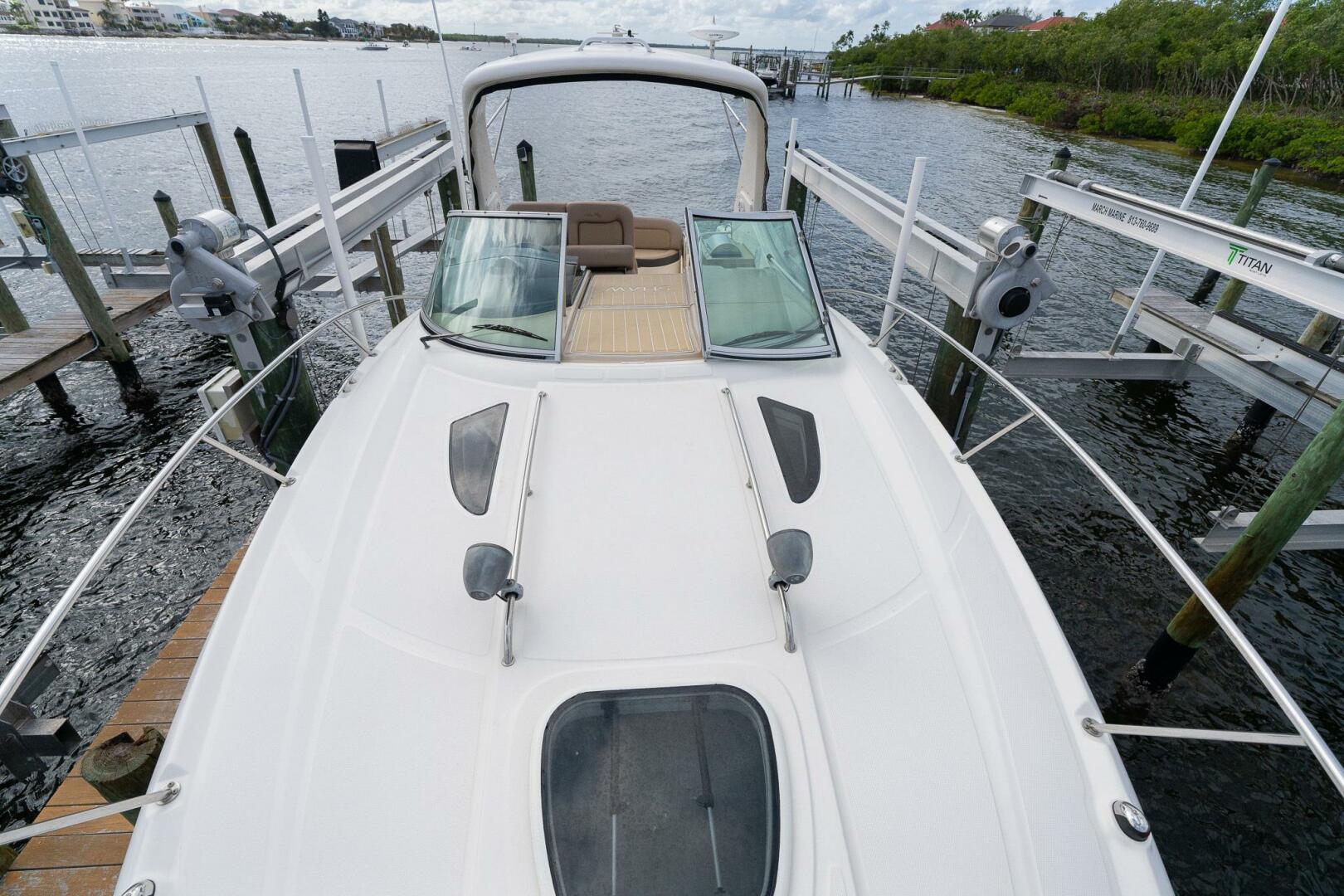 2016 Sea Ray 330 Sundancer - Image 7