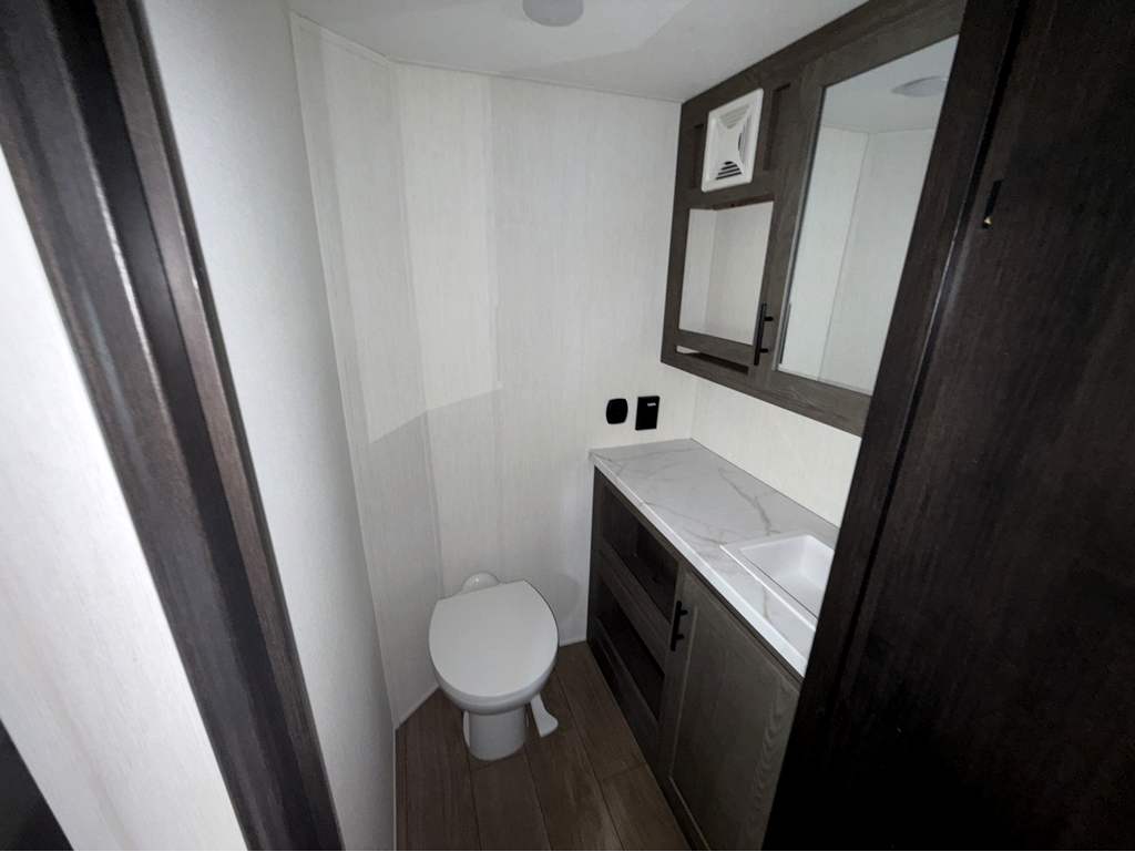 2026 FOREST RIVER ARCTIC WOLF 3950 SUITE - Image 21