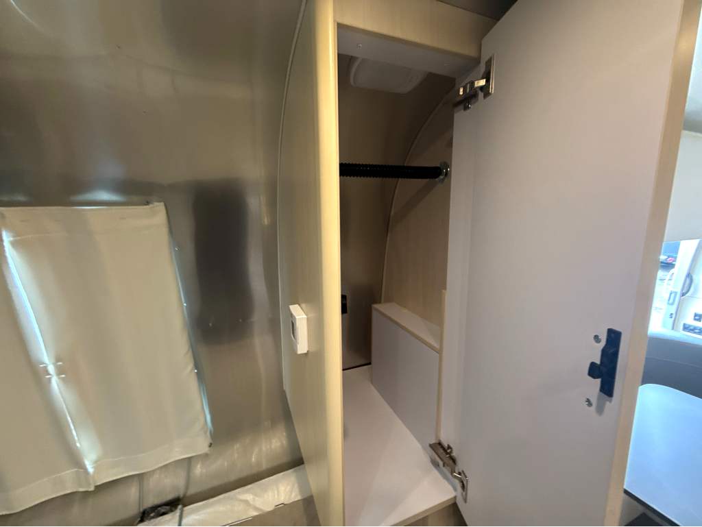 2026 AIRSTREAM FLYING CLOUD 23FBT - Image 26