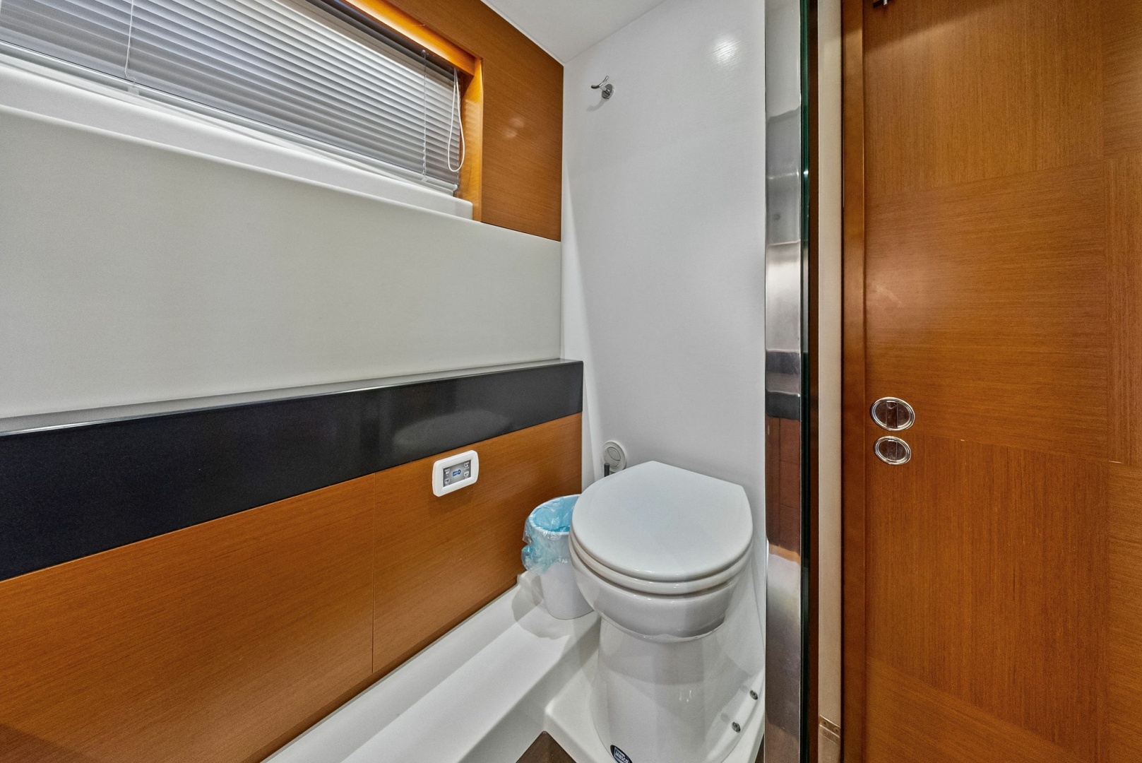 2015 Prestige 550 Base - Image 45