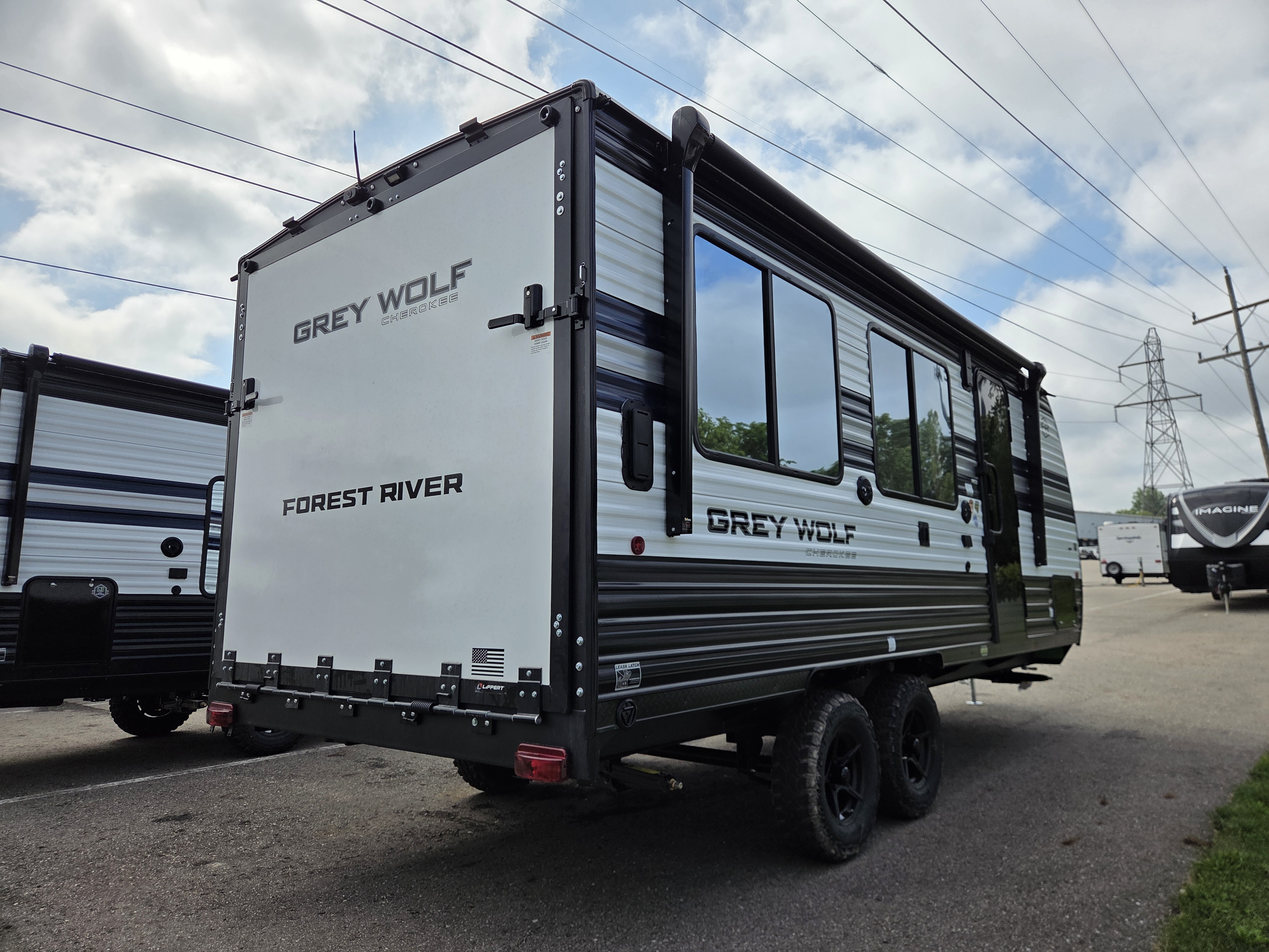 2027 Forest River Cherokee Grey Wolf 18RR - Image 2