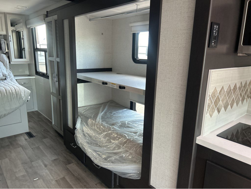 2026 THOR MOTOR COACH PALAZZO 33.5 - Image 14