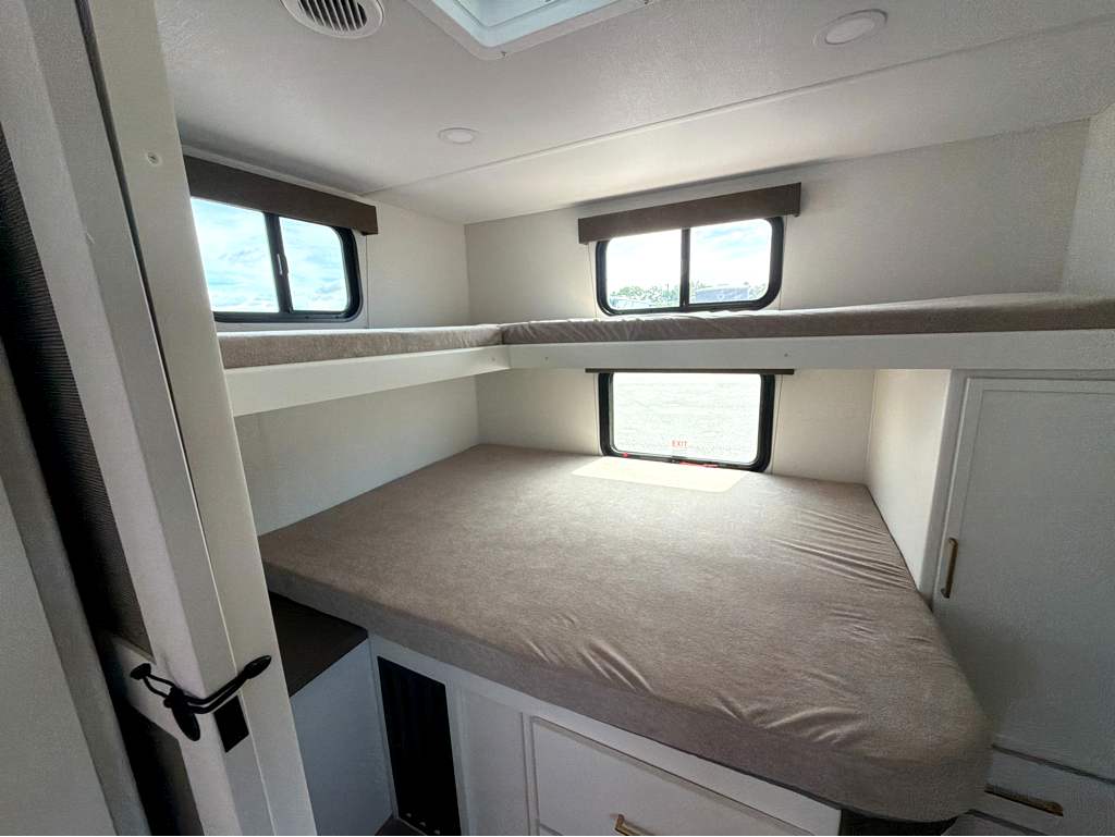 2027 GRAND DESIGN TRANSCEND 295QBT - Image 20