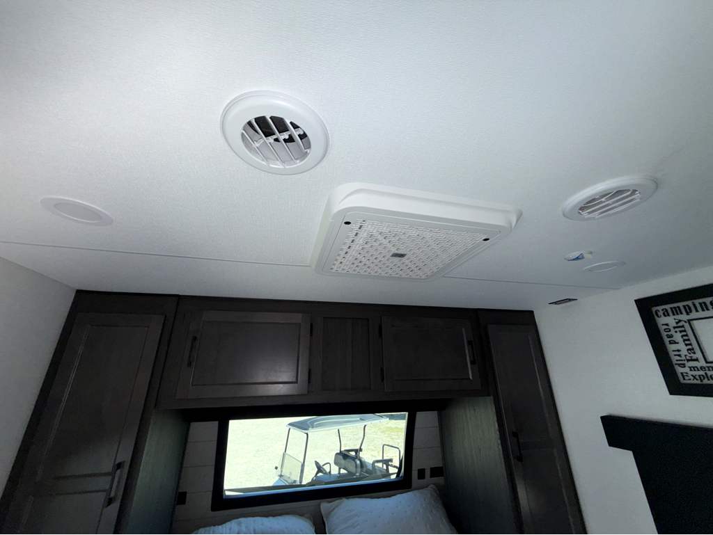 2026 VENTURE RV SPORTTREK 327VIK - Image 31