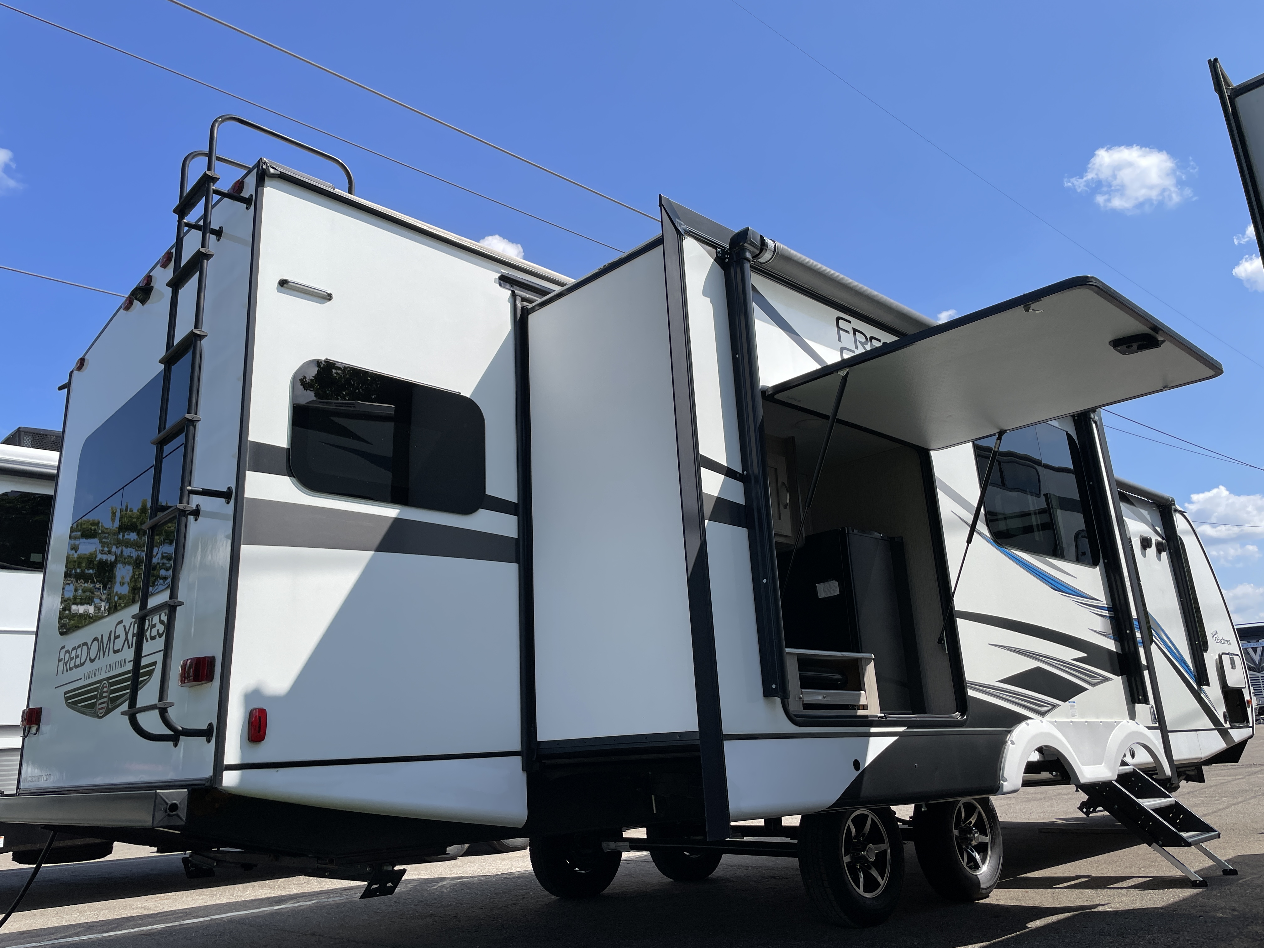 2021 Coachmen Freedom Express Liberty Edition 324RLDSLE - Image 4