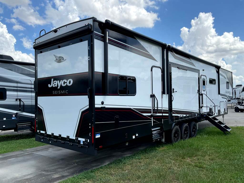 2027 JAYCO SEISMIC 413 - Image 51