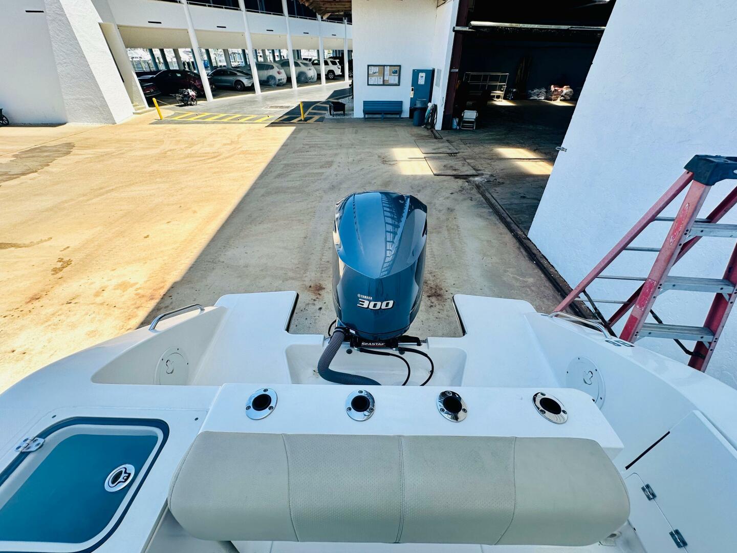 2016 PURSUIT C 238 Center Console Base - Image 34