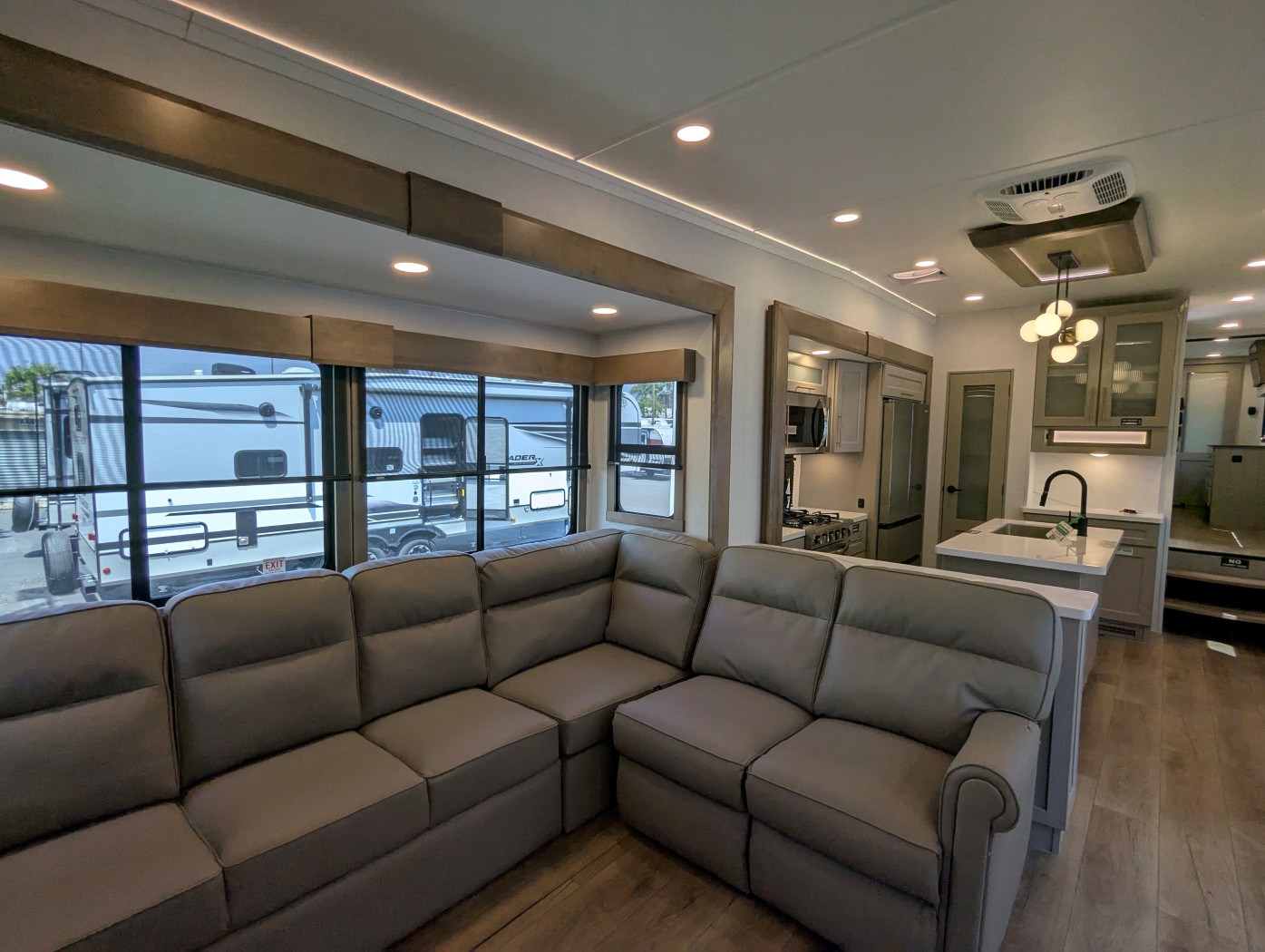 2025 Alliance RV Paradigm 375RD - Image 38
