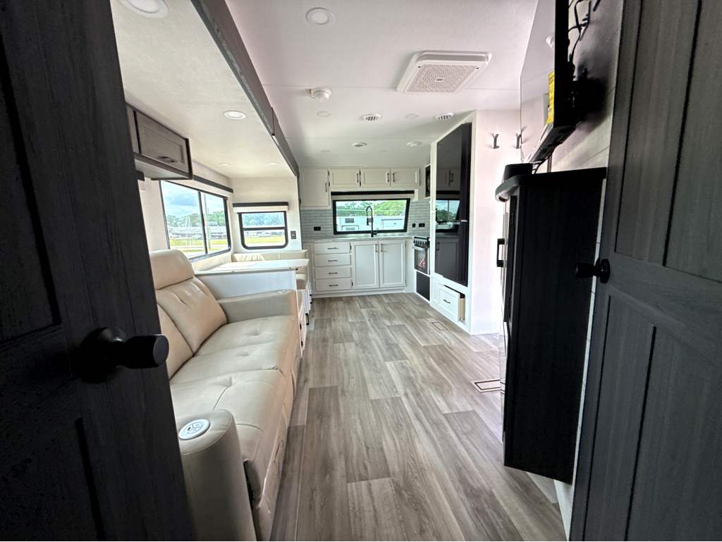 2026 VENTURE RV SPORTTREK 251VFK - Image 22