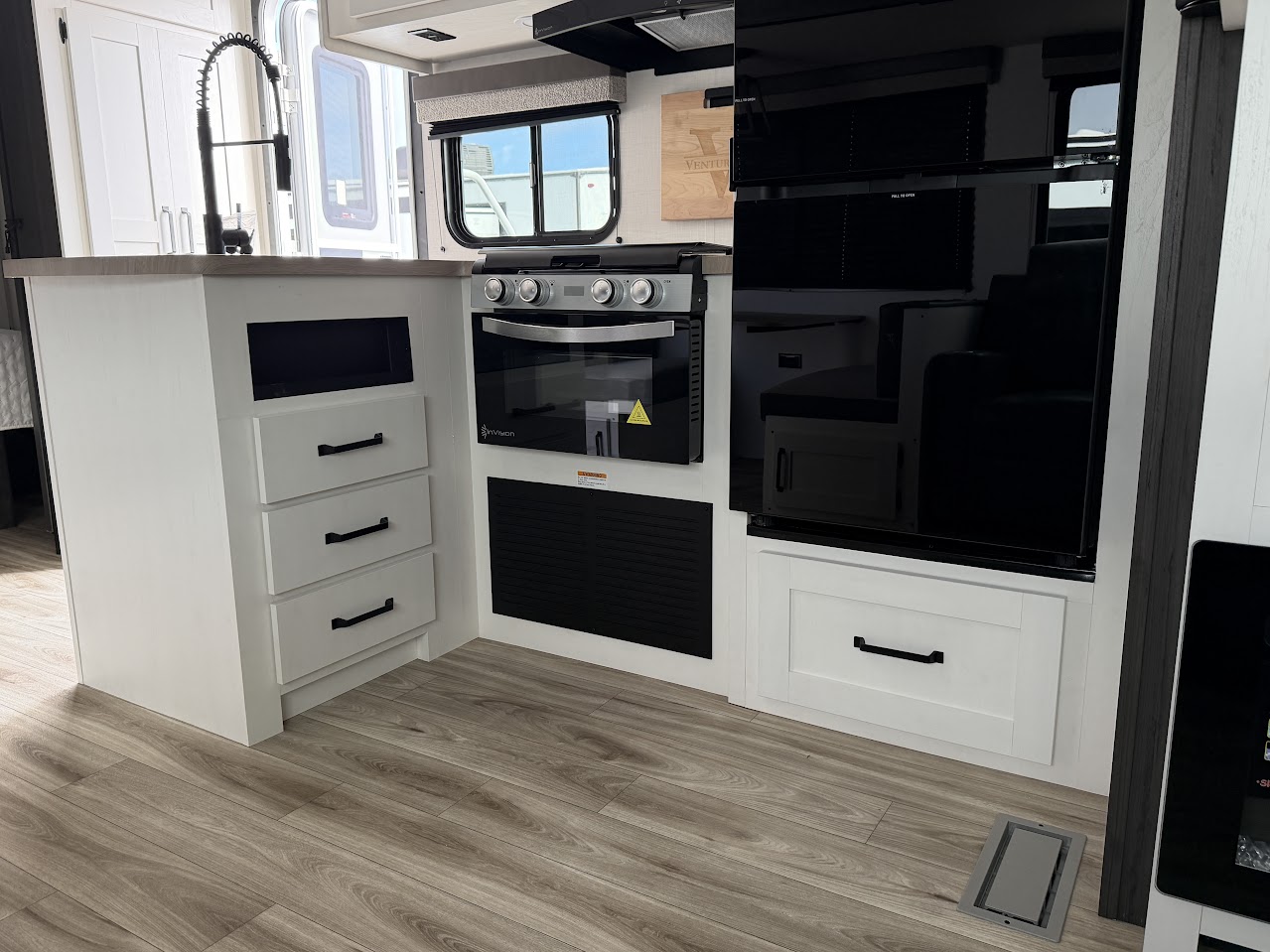 2027 VENTURE RV SIENNA 281VQB - Image 22