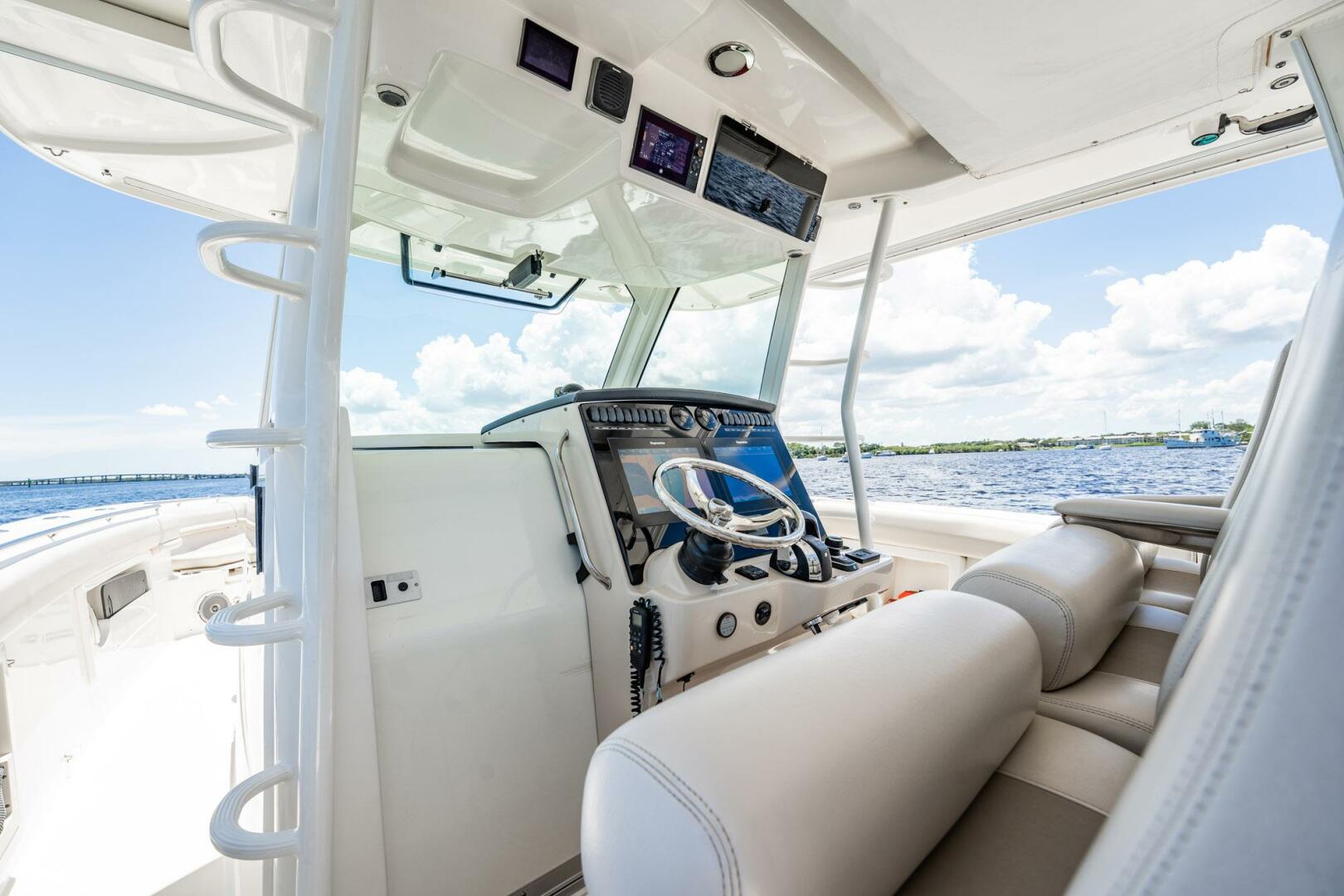 2018 Boston Whaler 380 Outrage - Image 23