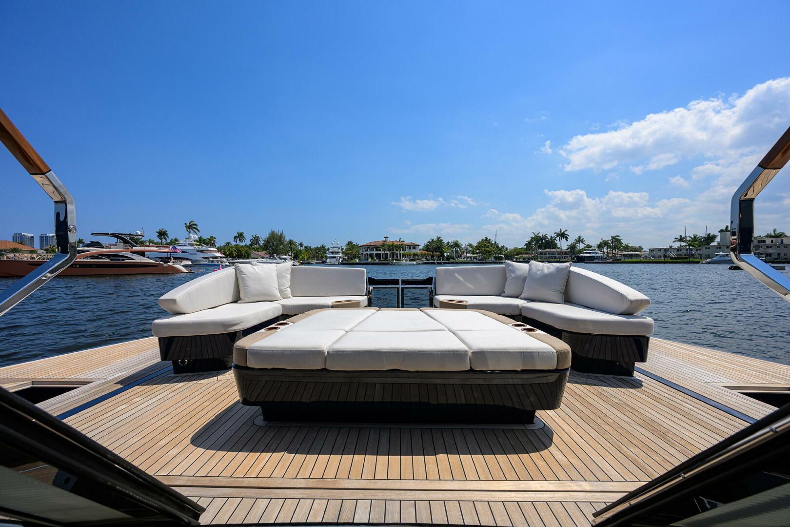 2023 Lazzara Yachts LSX 67 - Image 11