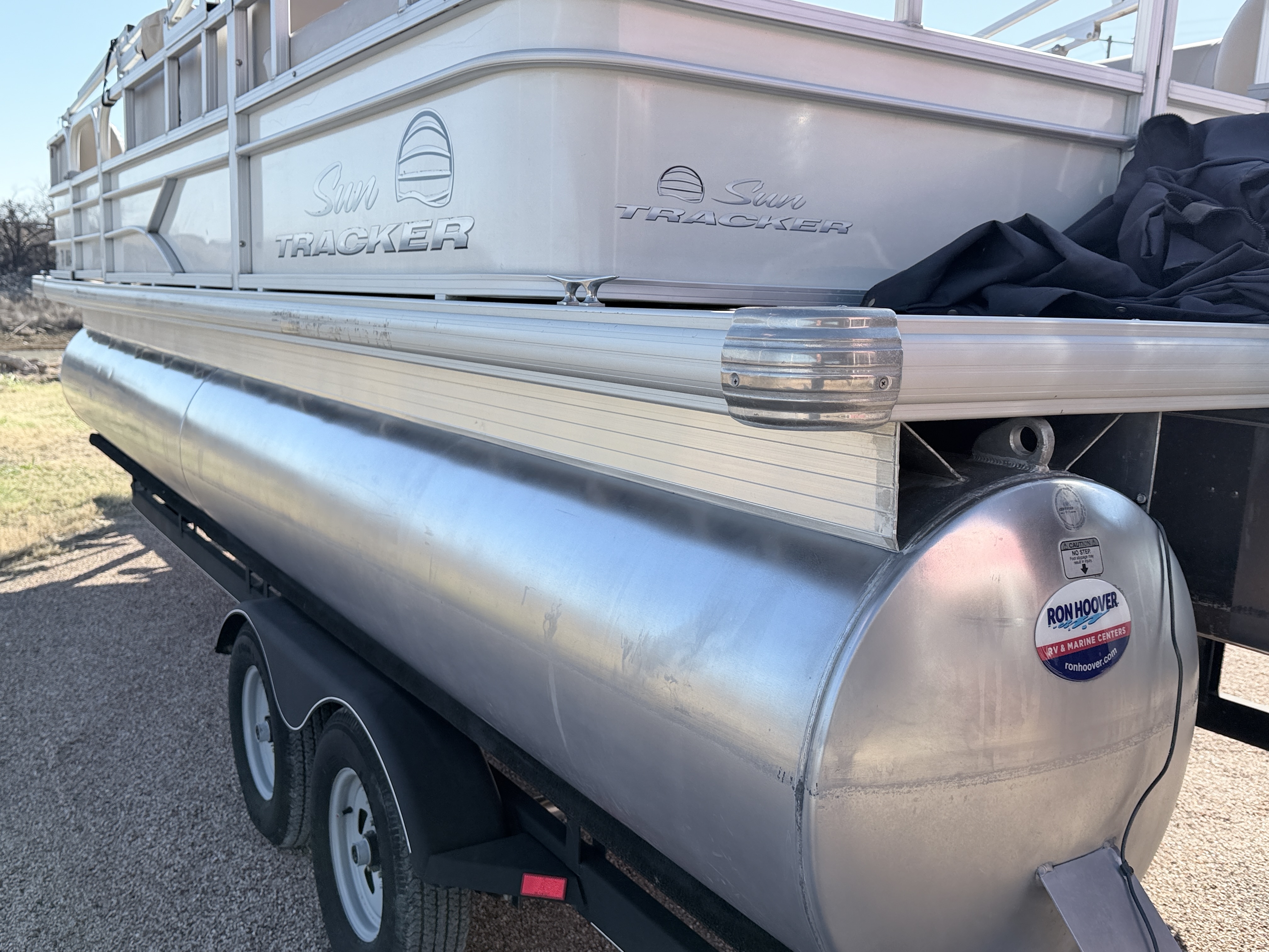 2017 TRACKER 2016 PARTY BARGE 22 DLX - Image 4