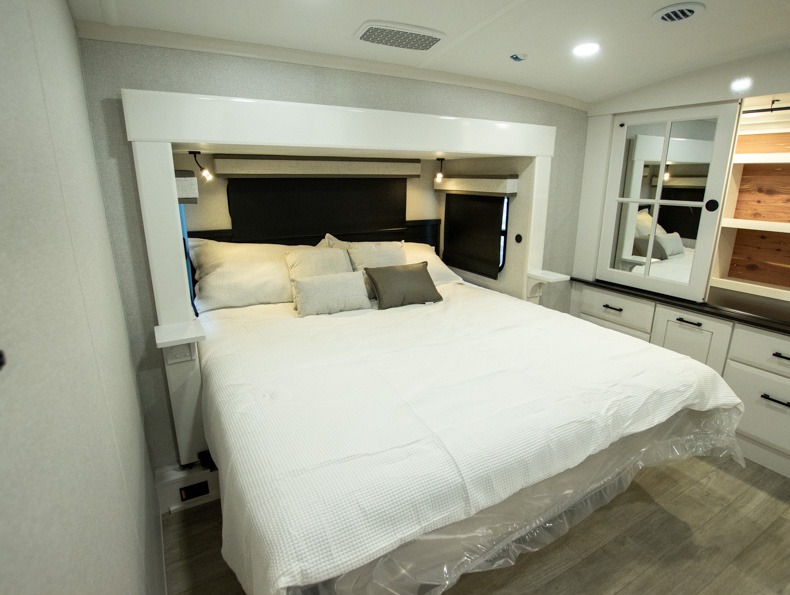 2026 Jayco Pinnacle 32RLTS - Image 21