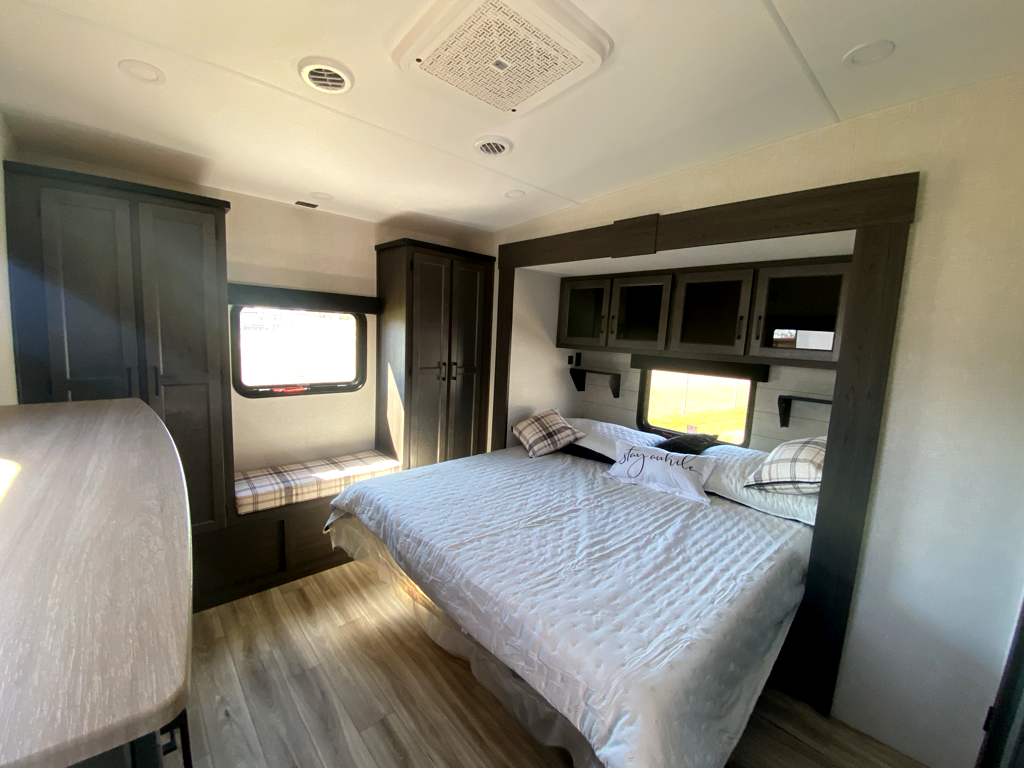 2026 VENTURE RV SPORTTREK 365VFL - Image 27