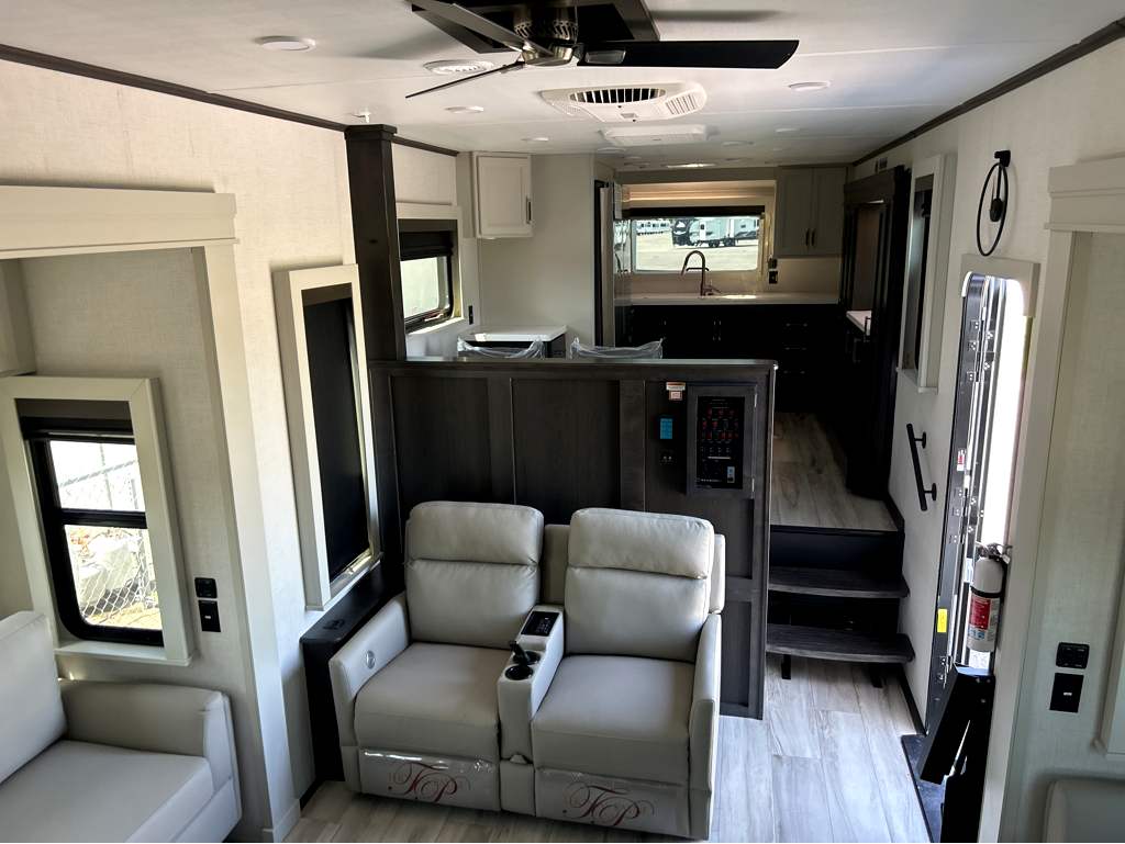 2026 Keystone ALPINE 3820FK - Image 16