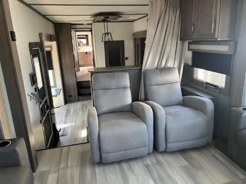 2023 Grand Design Solitude 380FL - Image 20