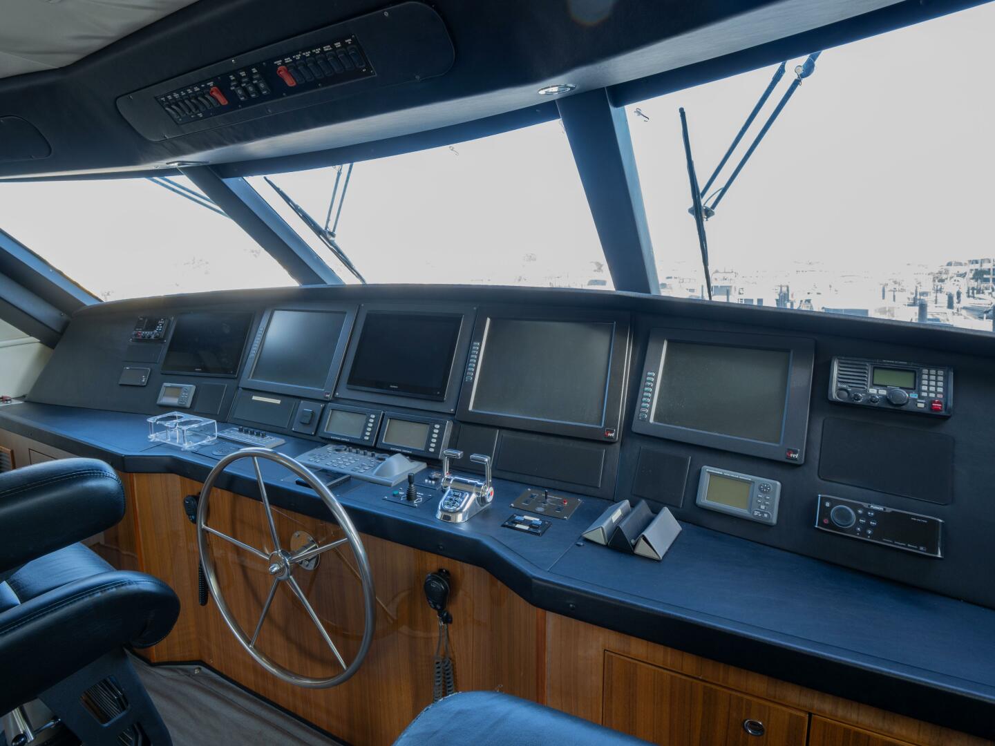 2005 Viking 74 Enclosed Bridge - Image 19