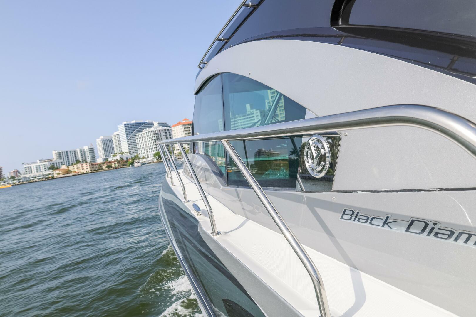 2014 Cruisers Yachts 45 Cantius - Image 36