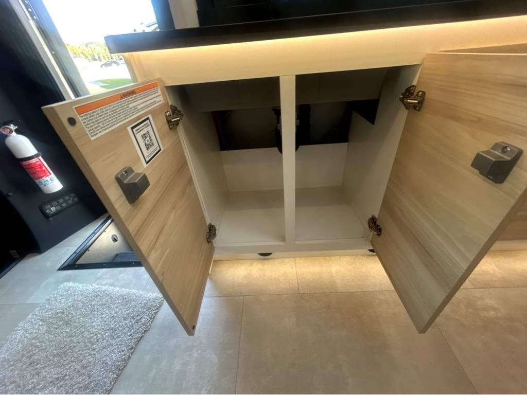 2027 ENTEGRA COACH QWEST 25L - Image 31