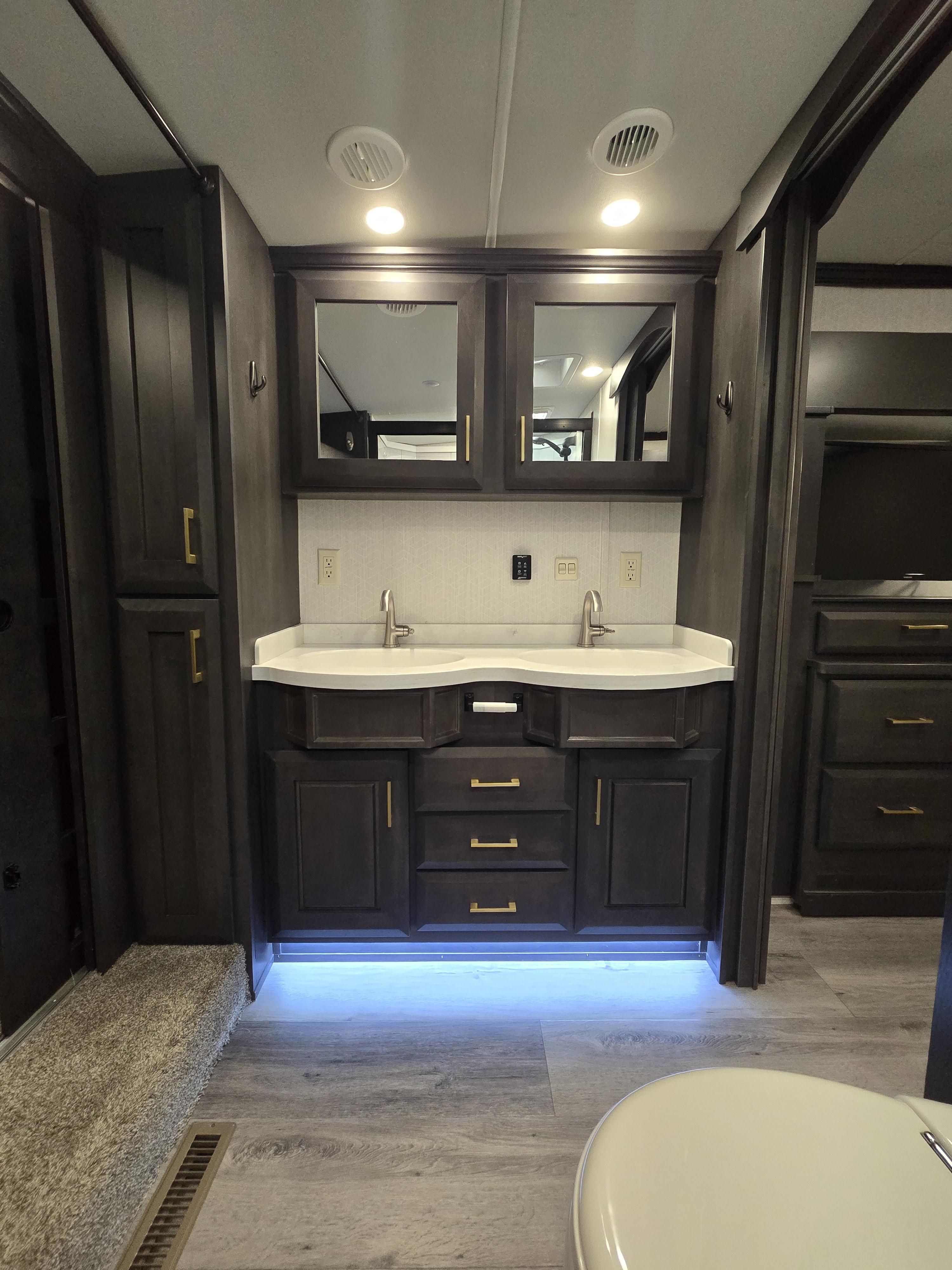 2021 DRV Mobile Suites 41RKDB - Image 25