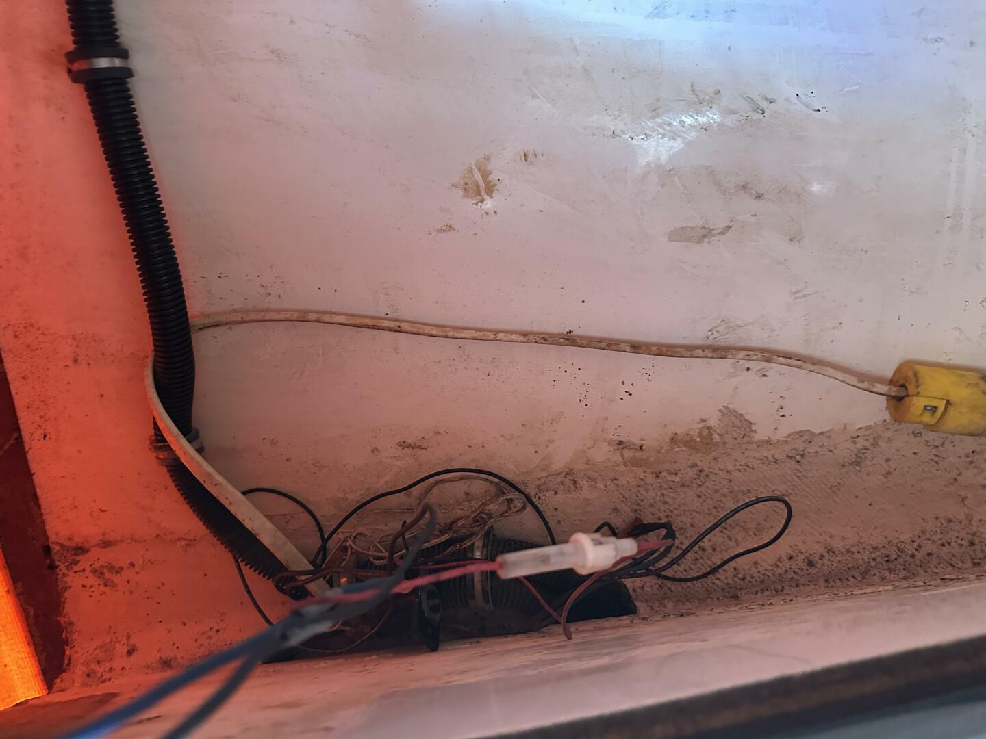 1994 Intrepid 376 Walkaround - Image 75