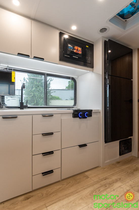 2027 Winnebago Micro Minnie 2200TBH - Image 17