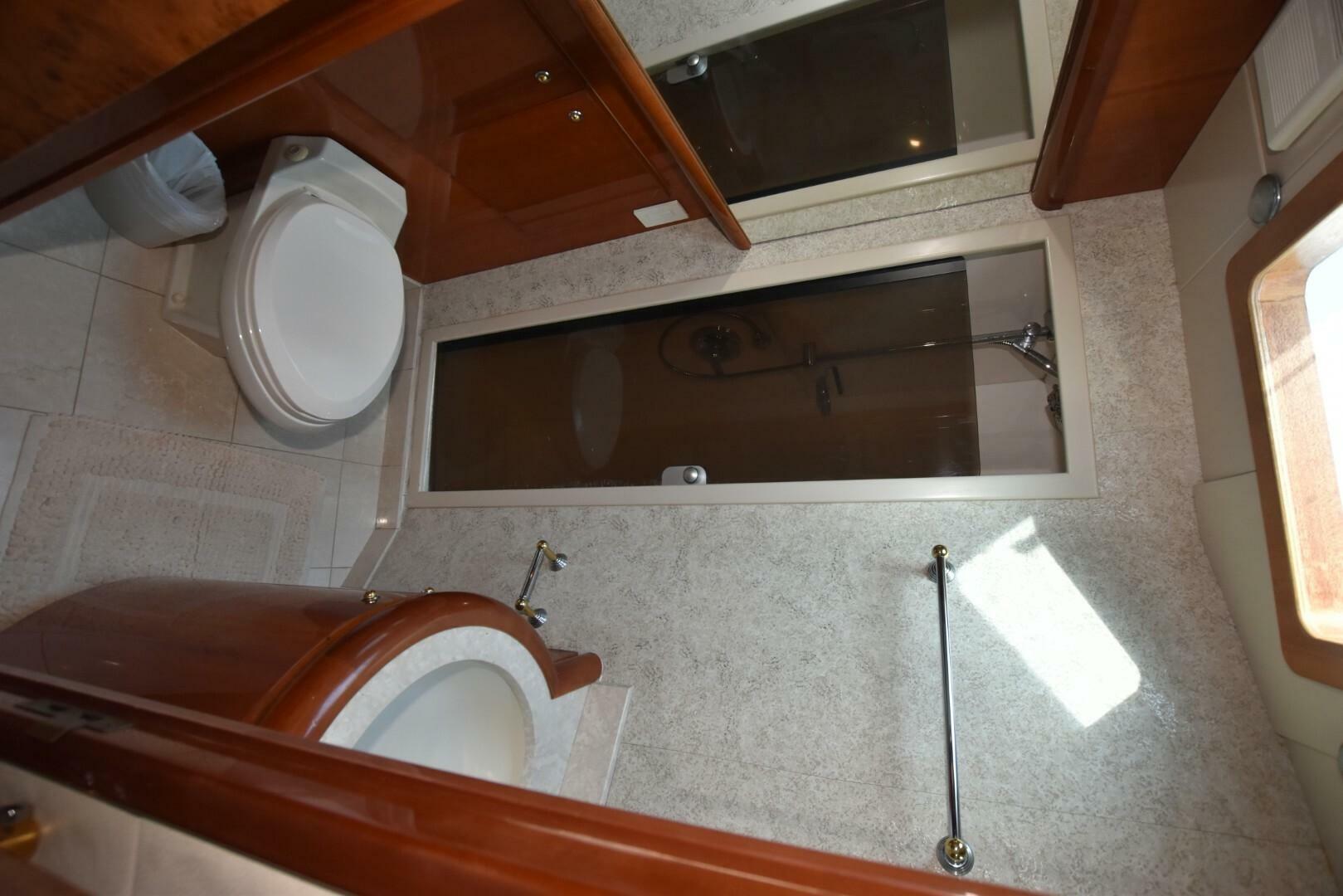 1998 Hatteras 74 Sportdeck - Image 33
