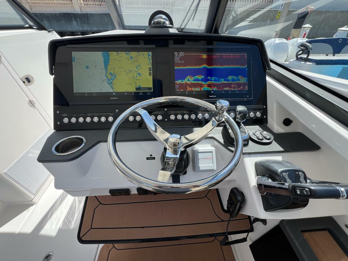 2019 Everglades 340 Dual Console - Image 10